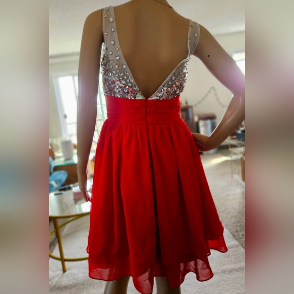 Stunning Orange-Red Prom Dress - Elegant Gown for a Memorable Evening - Picture 2 of 9